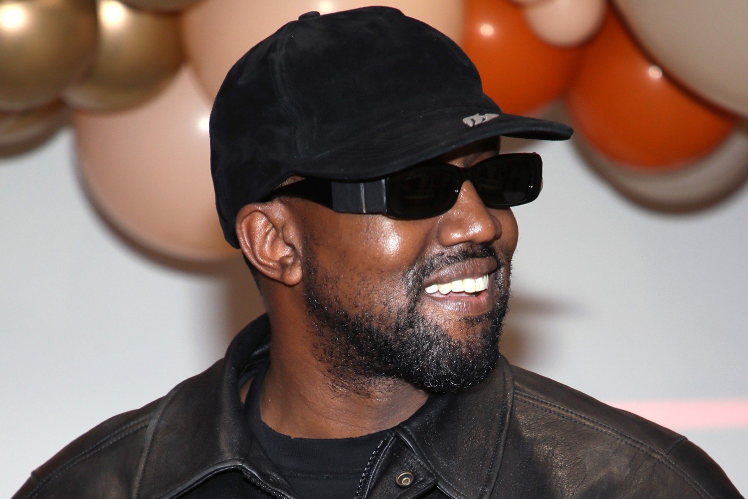 Το Twitter επανέφερε τον λογαριασμό του Kanye West