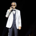 Ο Andrea Bocelli απαντά στις δηλώσεις του Timothée Chalamet: «Η όπερα και το μπαλέτο είναι ζωντανές γλώσσες»