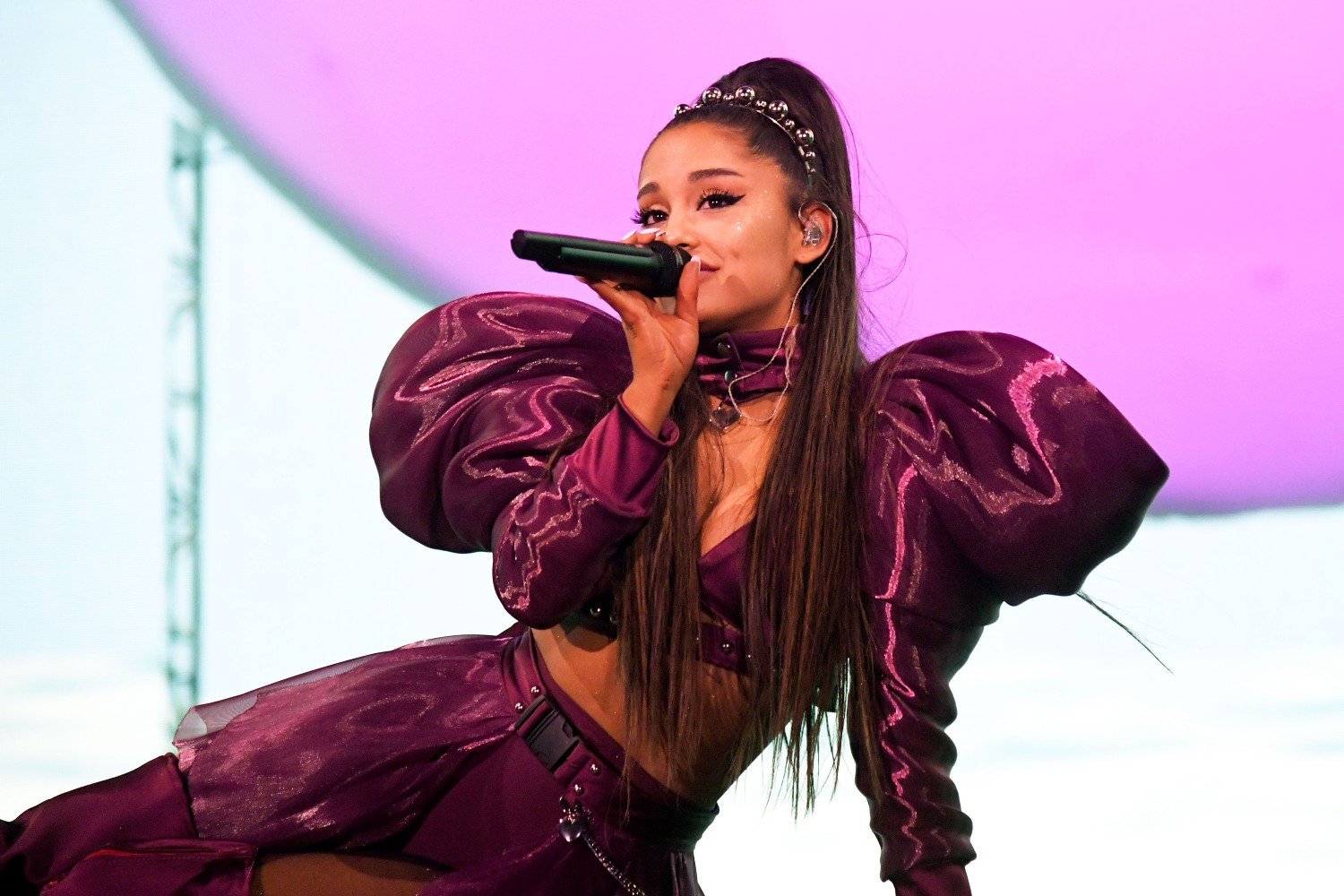 Και η Ariana Grande διέκοψε τη συνεργασία της με τον Scooter Braun