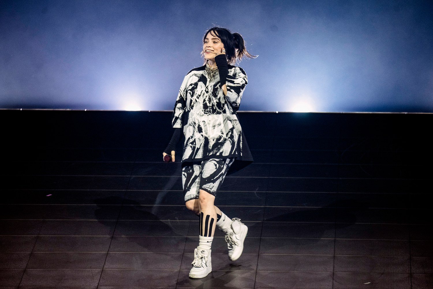 Billie Eilish: Σταμάτησε τη συναυλία της στο Λονδίνο για να βοηθήσει τους θεατές που αντιμετώπιζαν προβλήματα