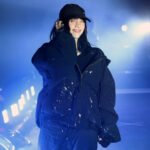 Η Billie Eilish μαθαίνει να δέχεται τις αλλαγές καθώς ετοιμάζει το επόμενο άλμπουμ της