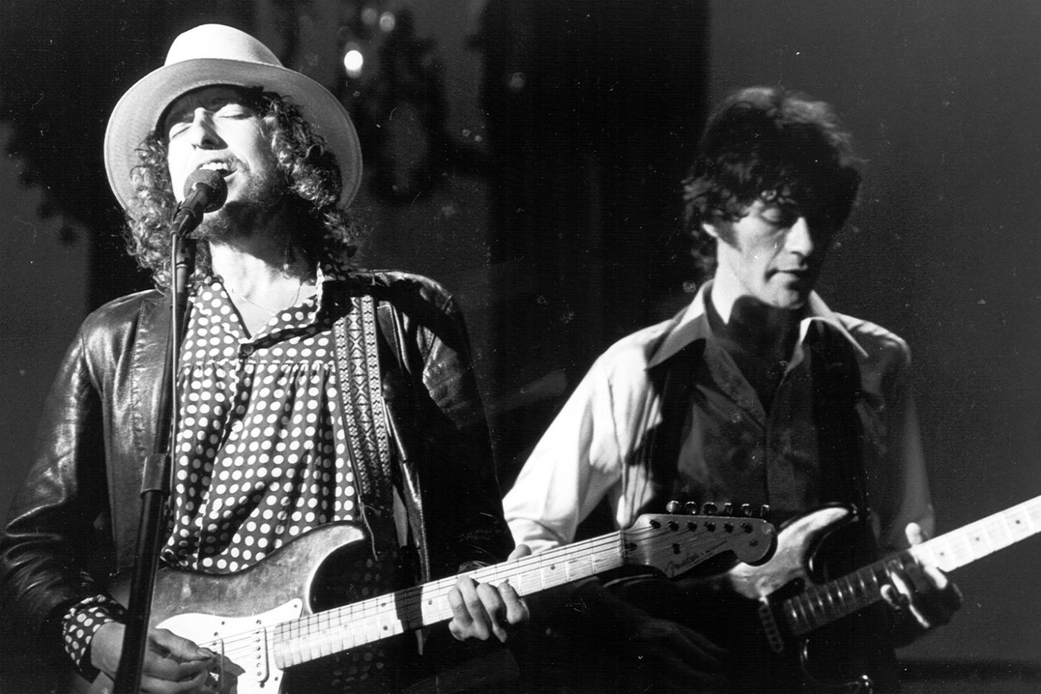 Ο Bob Dylan λύνει τη σιωπή του για τον θάνατο του Robbie Robertson των The Band