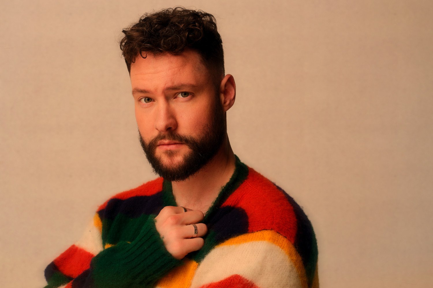 Ο Calum Scott κυκλοφορεί το αισιόδοξο νέο single «At Your Worst»