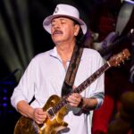 Ο Carlos Santana ζητά συγγνώμη για τις δηλώσεις του κατά των τρανσέξουαλ