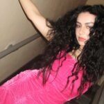 Η Charli XCX επιστρέφει στη ρομαντική εποχή των B-sides με το νέο τραγούδι «Playboy Bunny»