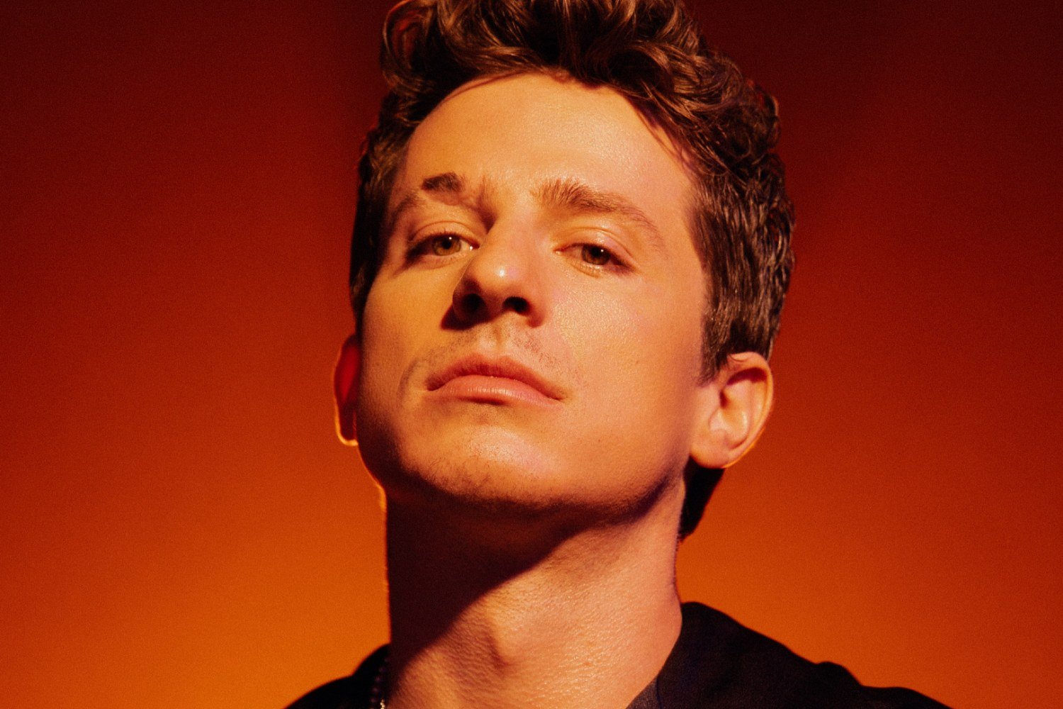 Ο Charlie Puth κυκλοφορεί το αισθησιακό νέο single «Lipstick»