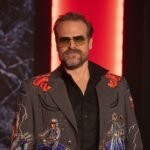 David Harbour: Η γλυκιά έκπληξη της Taylor Swift που άφησε «άφωνη» τη θετή κόρη του