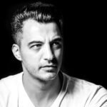 «Στα Λόγια Μείναμε»: Ο Δήμος Αναστασιάδης σε ένα συναισθηματικό ζεϊμπέκικο