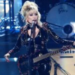 Dolly Parton: Συναντά Miley Cyrus και Queen Latifah σε μία νέα εκδοχή του «Light Of A Clear Blue Morning» για καλό σκοπό