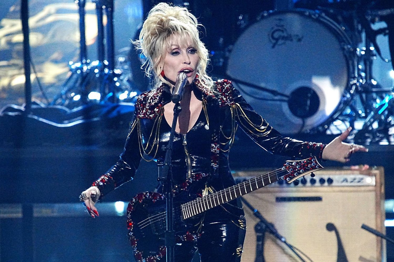 Η Dolly Parton τραγουδά το «Let It Be» μαζί με τον Paul McCartney και τον Ringo Starr
