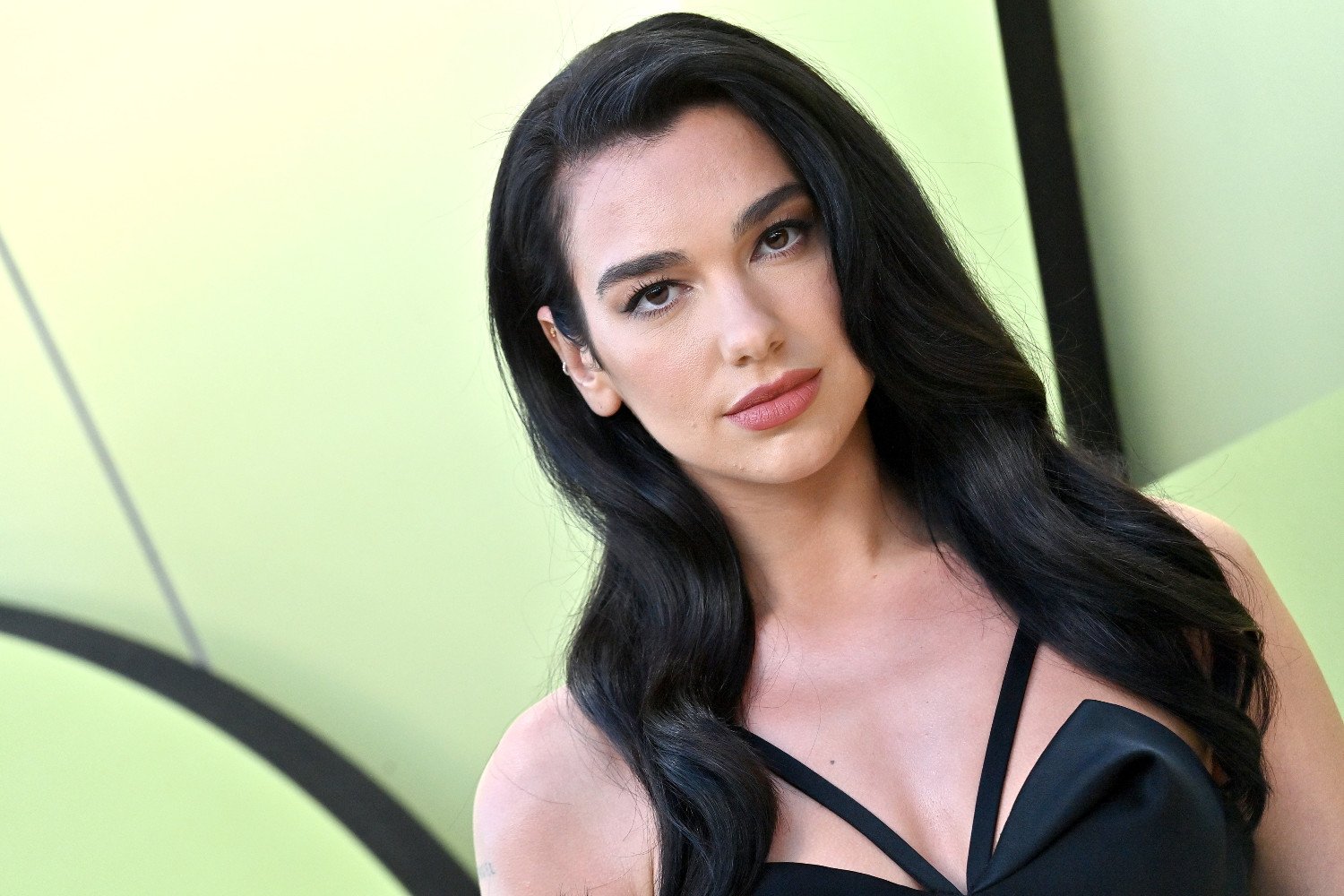 Η Dua Lipa στη Σίφνο – Οι ονειρικές διακοπές της pop star στην Ελλάδα
