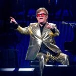 Elton John: Το «Step Into Christmas» έγινε πλατινένιο – Μισό αιώνα μετά την κυκλοφορία του