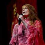 Florence + The Machine: «Αφήστε κάτω τα κινητά σας και ζήστε τη στιγμή» – Η έκκληση στο κοινό στο Reading Festival