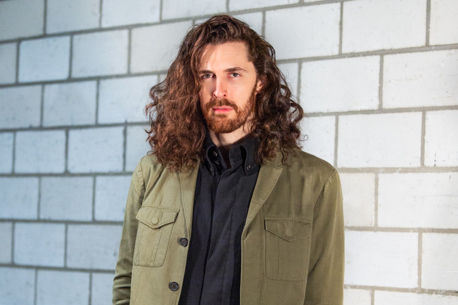 Ο Hozier παρουσιάζει το νέο άλμπουμ «Unreal Unearth»