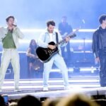 Jonas Brothers: Το τραγούδι που θα παίζουν «για πάντα»στις συναυλίες τους – Η τρυφερή ιστορία του