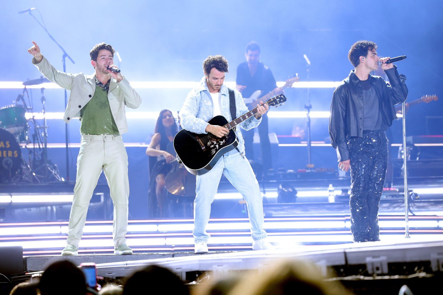Ο Kevin Jonas δάκρυσε με την αφιέρωση των Jonas Brothers σε θαυμάστριά που έχασε την κόρη της