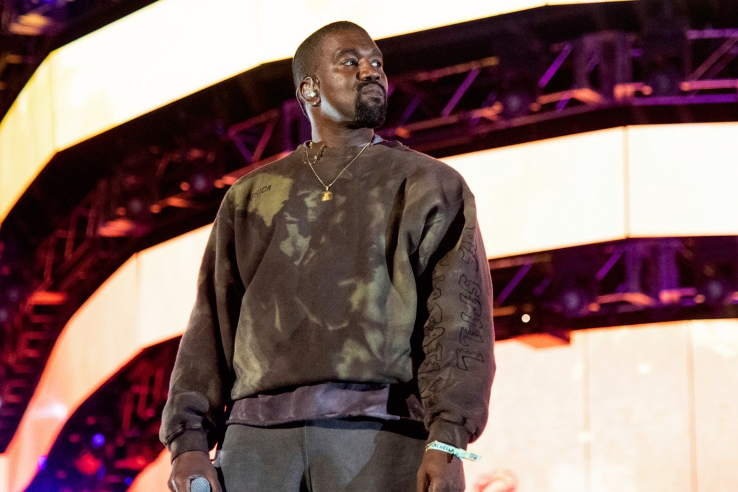 Kanye West: «Πράσινο φως» για τη συναυλία του στην Ολλανδία παρά τις σφοδρές αντιδράσεις Kanye West: «Πράσινο φως» για τη συναυλία του στην Ολλανδία παρά τις σφοδρές αντιδράσεις