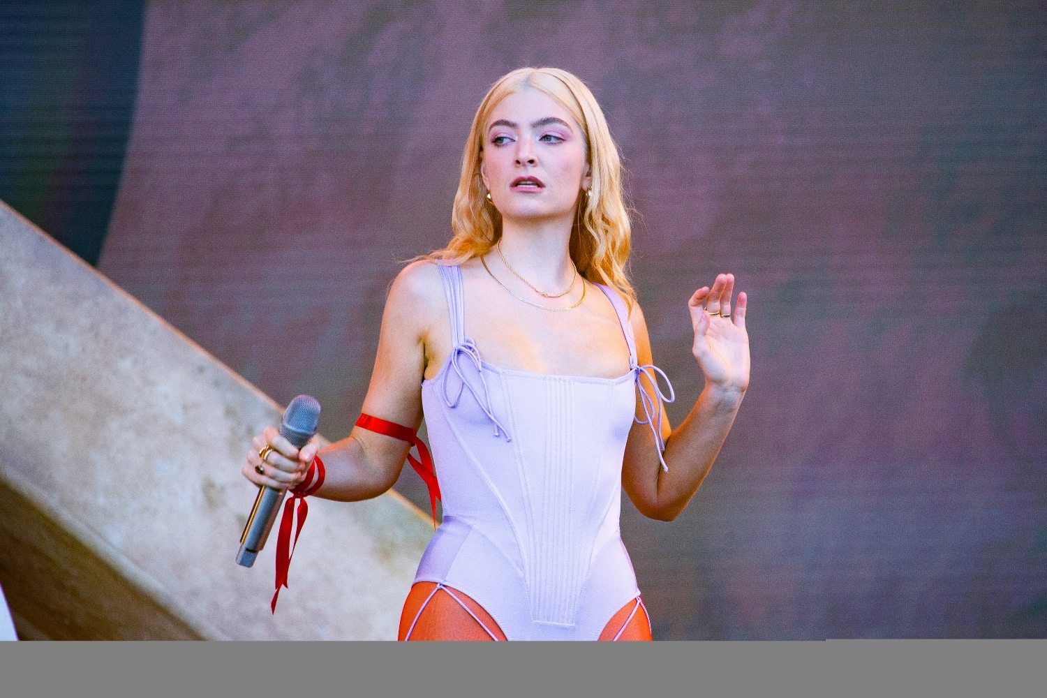 Η Lorde παρουσίασε ζωντανά δύο ακυκλοφόρητα τραγούδια