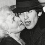 Beatles: Η μητέρα του George Harrison «αηδίαζε» με τα ουρλιαχτά των θαυμαστριών