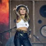 Miley Cyrus: Τι απαντά στις φήμες που τη θέλουν headliner του Super Bowl το 2027