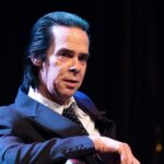 Ο Nick Cave μοιράζεται τη γνώμη του για τους τρανς θαυμαστές του
