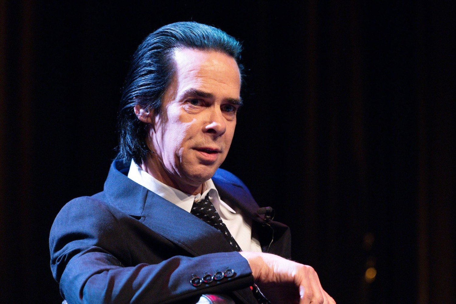 Ο Nick Cave μοιράζεται τη γνώμη του για τους τρανς θαυμαστές του
