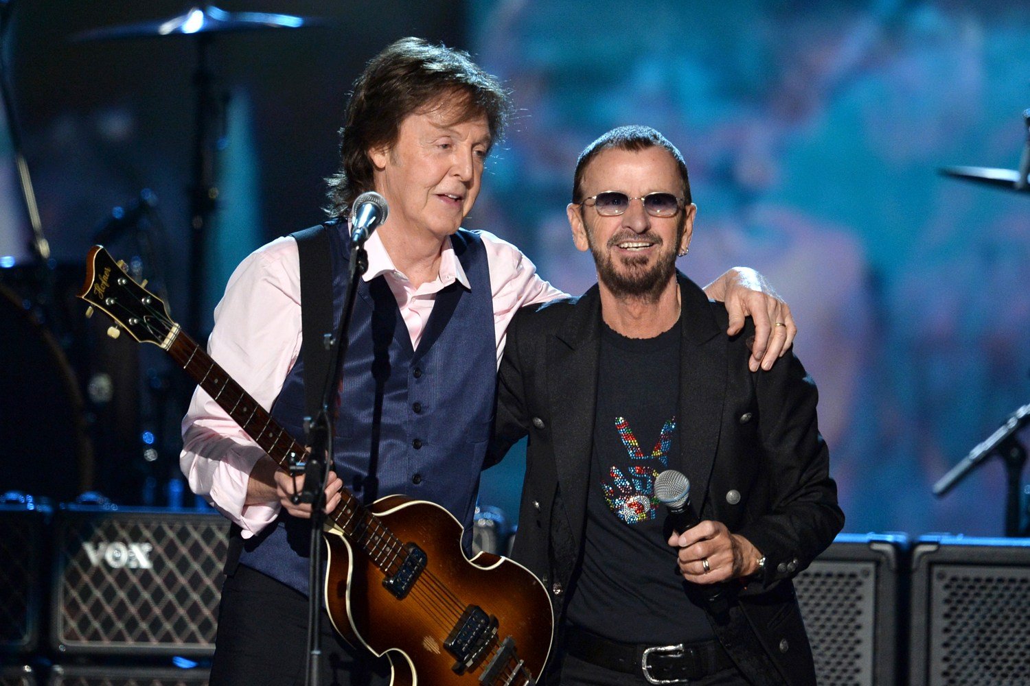 Ο Ringo Starr μιλά με χιούμορ για το πρώτο ντουέτο του με τον Paul McCartney: «Δεν είναι ότι δεν γνωριζόμαστε κιόλας» Ο Ringo Starr μιλά με χιούμορ για το πρώτο ντουέτο του με τον Paul McCartney: «Δεν είναι ότι δεν γνωριζόμαστε κιόλας»