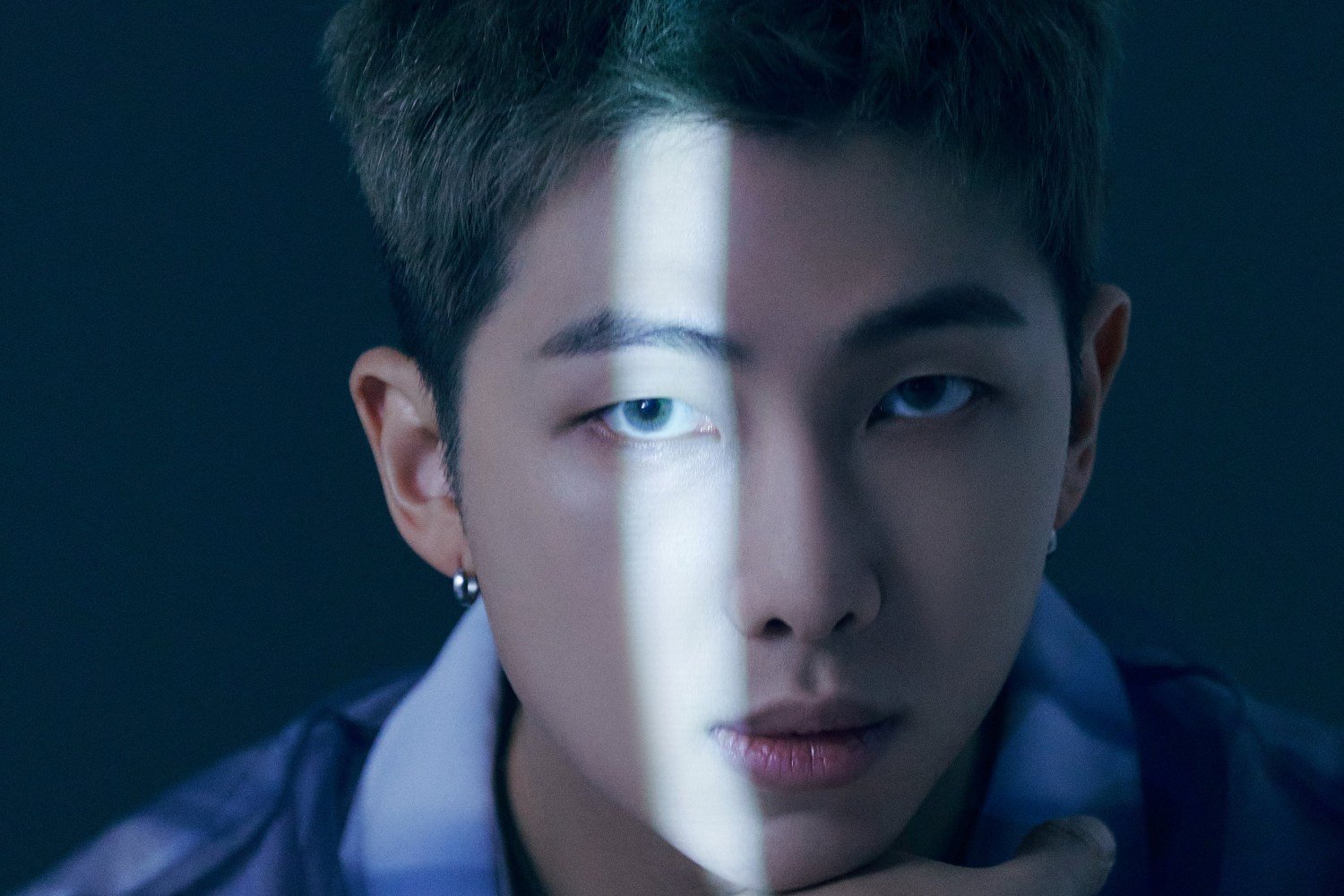 Ο RM των BTS μοιράζεται τα παρασκήνια του «Don’t Ever Say Love Me»