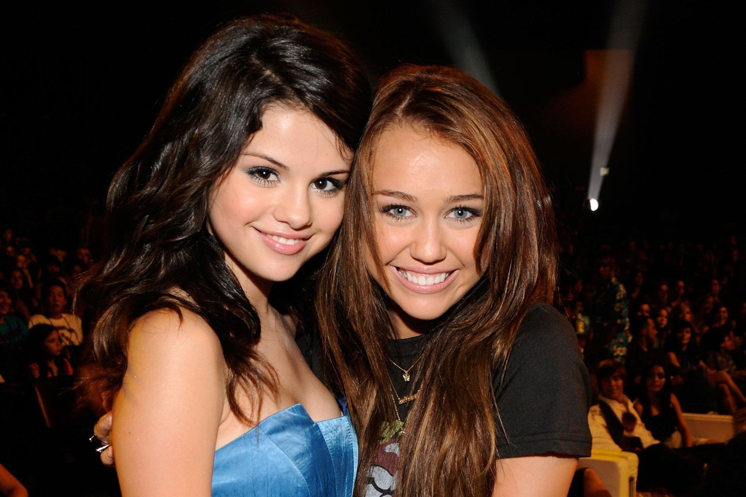 Selena Gomez - Miley Cyrus
