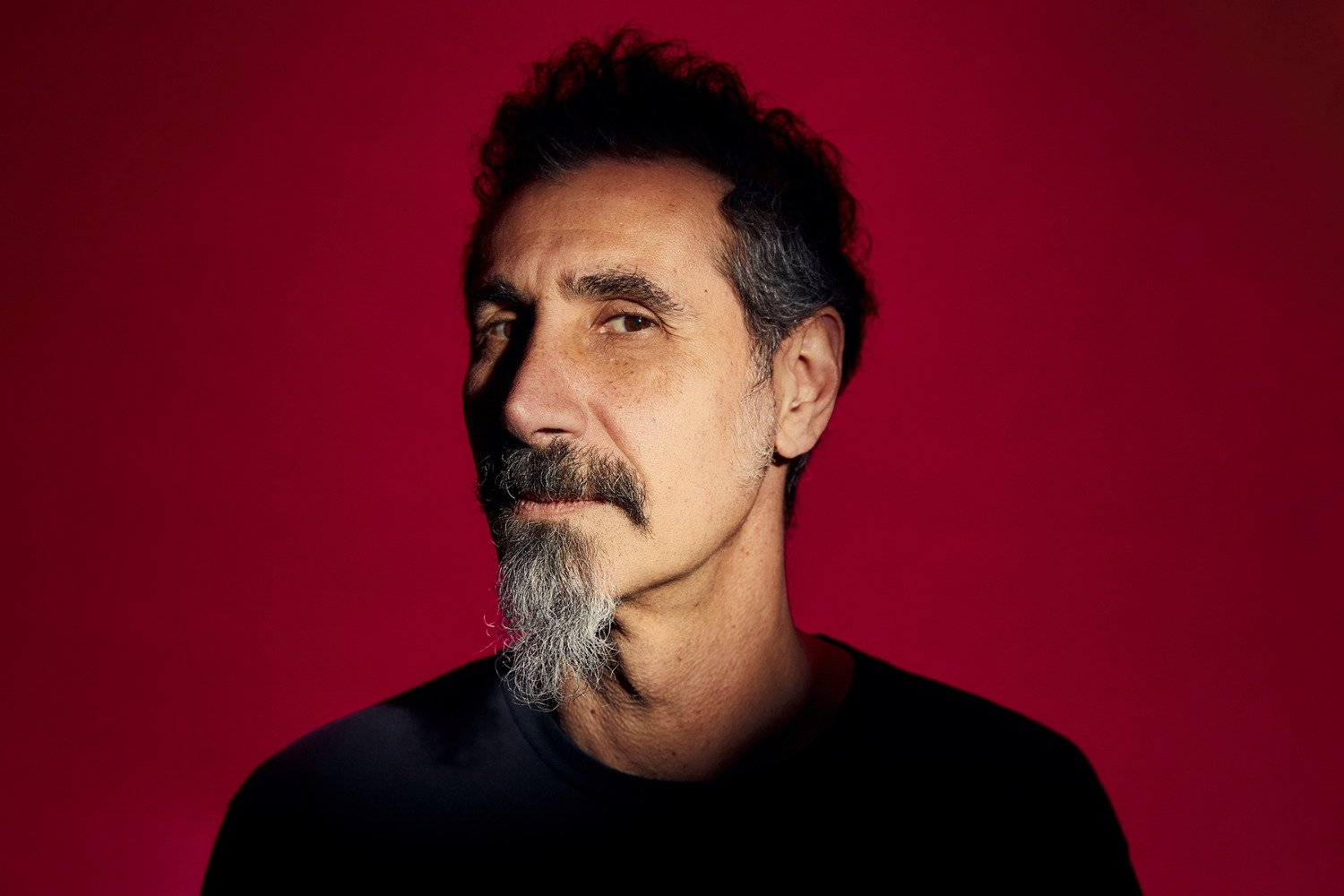 Ο Serj Tankian των System Of A Down καλεί για επίλυση της ανθρωπιστικής κρίσης στο Ναγκόρνο-Καραμπάχ