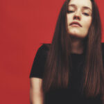 Η Sigrid κυκλοφορεί το νέο single «The Hype»