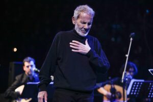 Ο Σταύρος Ξαρχάκος για τον Γιώργο Μαζωνάκη: «Ήξερε να κάνει το λαϊκό τραγούδι να μοιάζει με προσωπική εξομολόγηση»