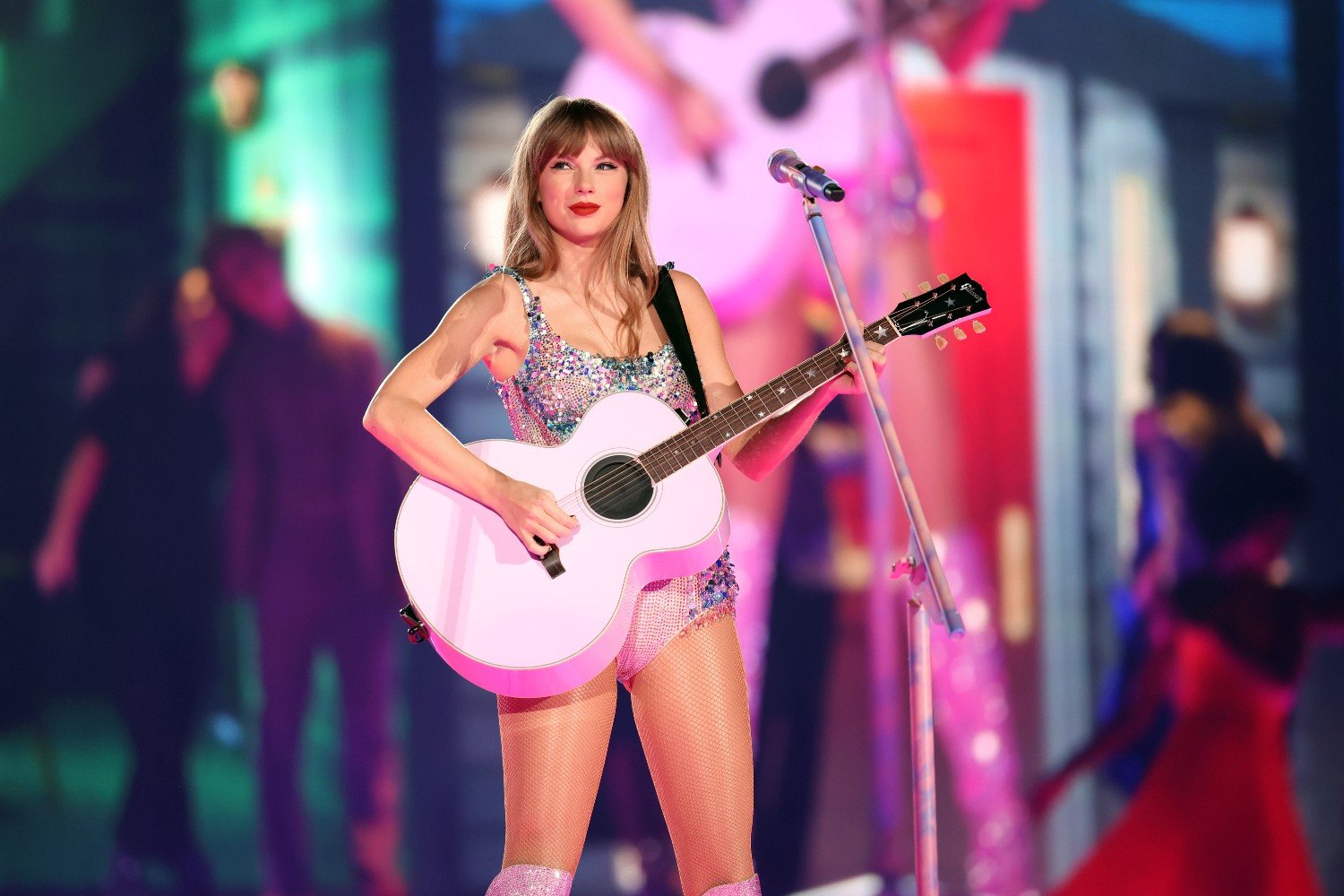 Φύλακας ασφαλείας σε συναυλία της Taylor Swift απολύθηκε επειδή ζήτησε από το κοινό να τον βγάλει φωτογραφίες