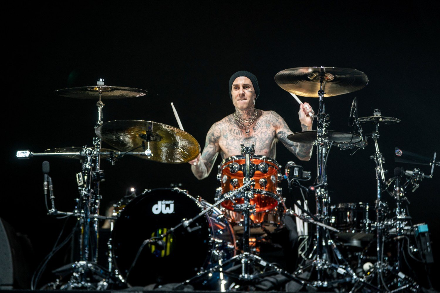 Ο Travis Barker έκανε έκπληξη σε 9χρονο τυφλό ντράμερ