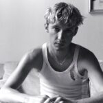 Ο Troye Sivan γιορτάζει την ελευθερία στο νέο άλμπουμ «Something To Give Each Other»