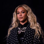 Η Beyoncé αποχαιρετά την Angie Stone: «Σε ευχαριστώ για τη φωνή σου»