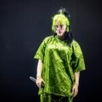 Billie Eilish: «Αυτό το χρώμα μαλλιών με έκανε να νιώσω ο εαυτός μου»
