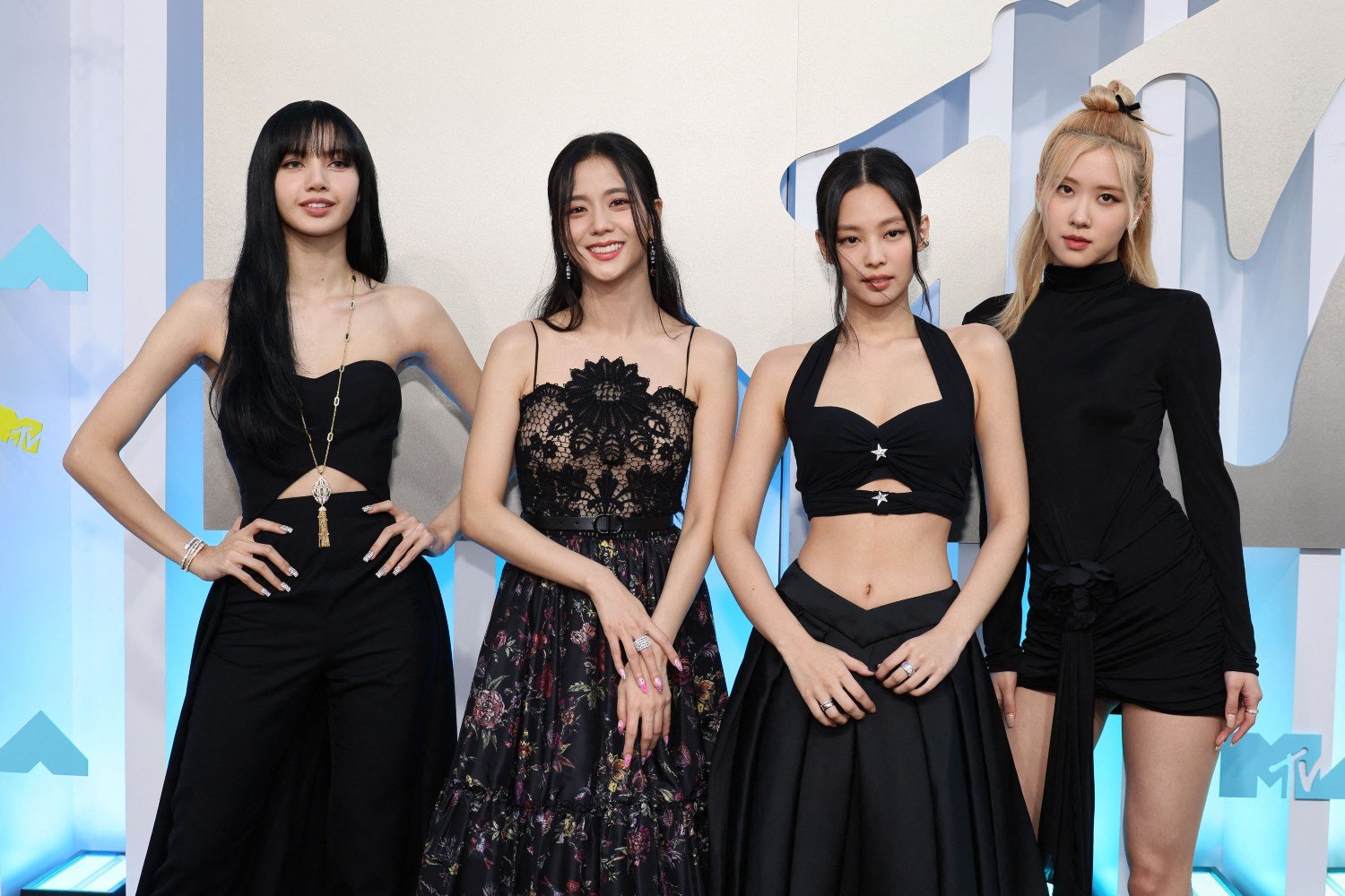 Οι BLACKPINK γιορτάζουν την έβδομη επέτειο του ντεμπούτου τους με ένα special quiz – Βίντεο