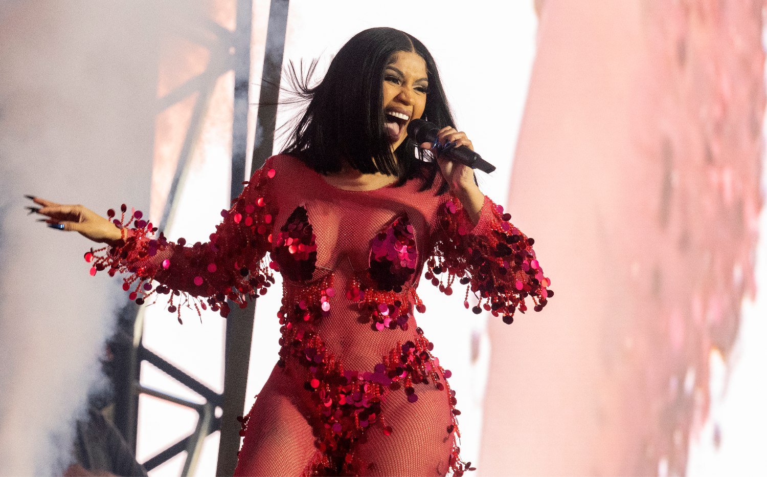 Cardi B: Δεν θα της απαγγελθούν κατηγορίες για το περιστατικό με το μικρόφωνο στο Λας Βέγκας