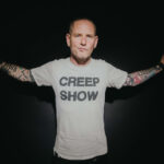 Corey Taylor: «Με τρομάζει το γεγονός ότι οι θεωρίες συνωμοσίας είναι ο κανόνας»