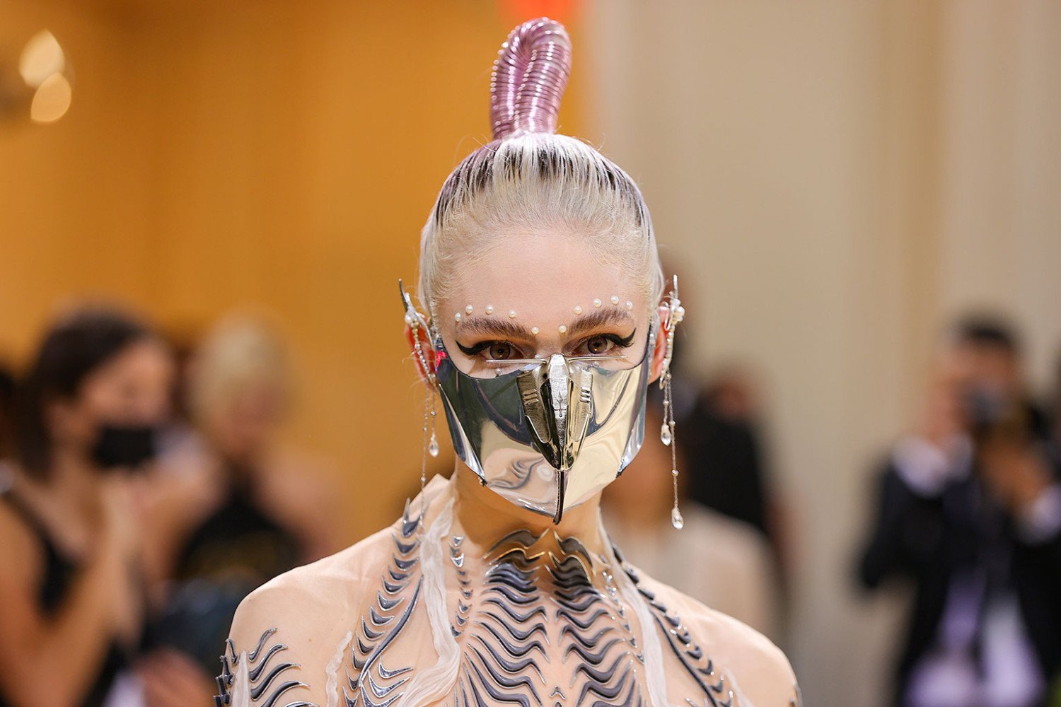 Grimes: «Εξοργισμένη» για την έκθεση της κόρης της στον τοξικό κόσμο της ομορφιάς