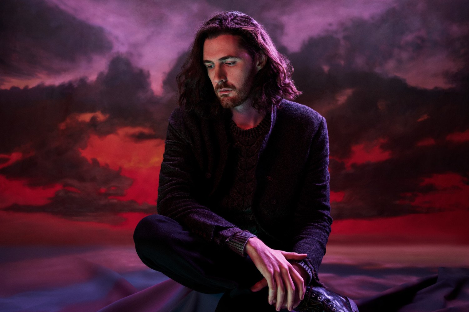 Ο Hozier μοιράζεται το funky disco ερωτικό τραγούδι «De Selby (Part 2)»