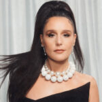 Jessie Ware: Ο ηλικιακός ρατσισμός στη μουσική και η συνειδητή απόφαση να κλείσει τα αυτιά της