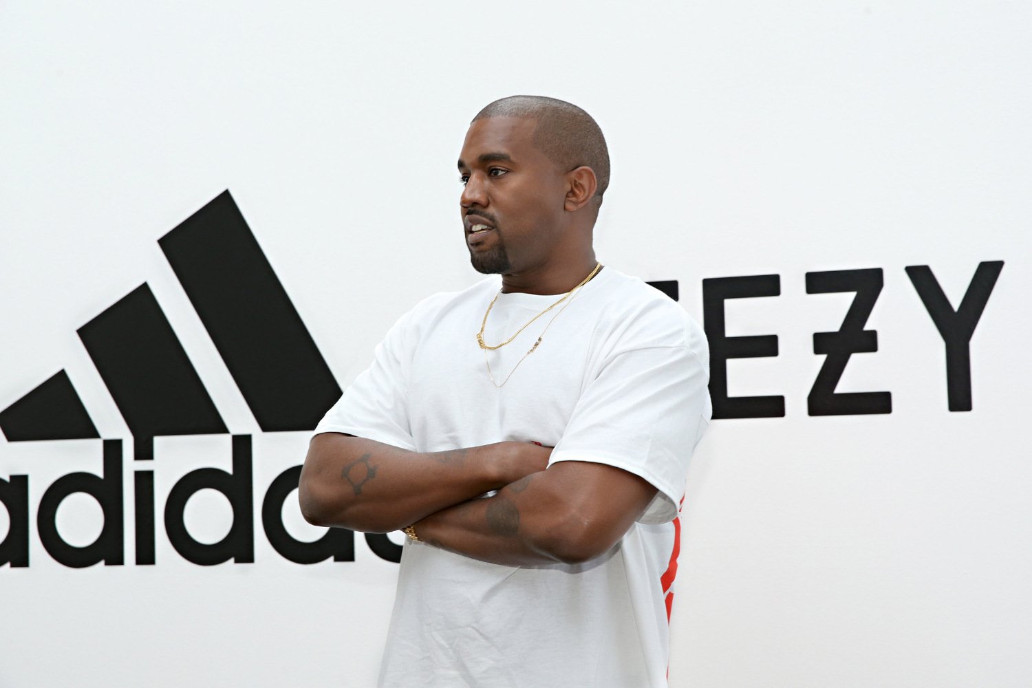 Adidas και Kanye West κατέληξαν σε διακανονισμό των νομικών διαφορών τους Adidas και Kanye West κατέληξαν σε διακανονισμό των νομικών διαφορών τους