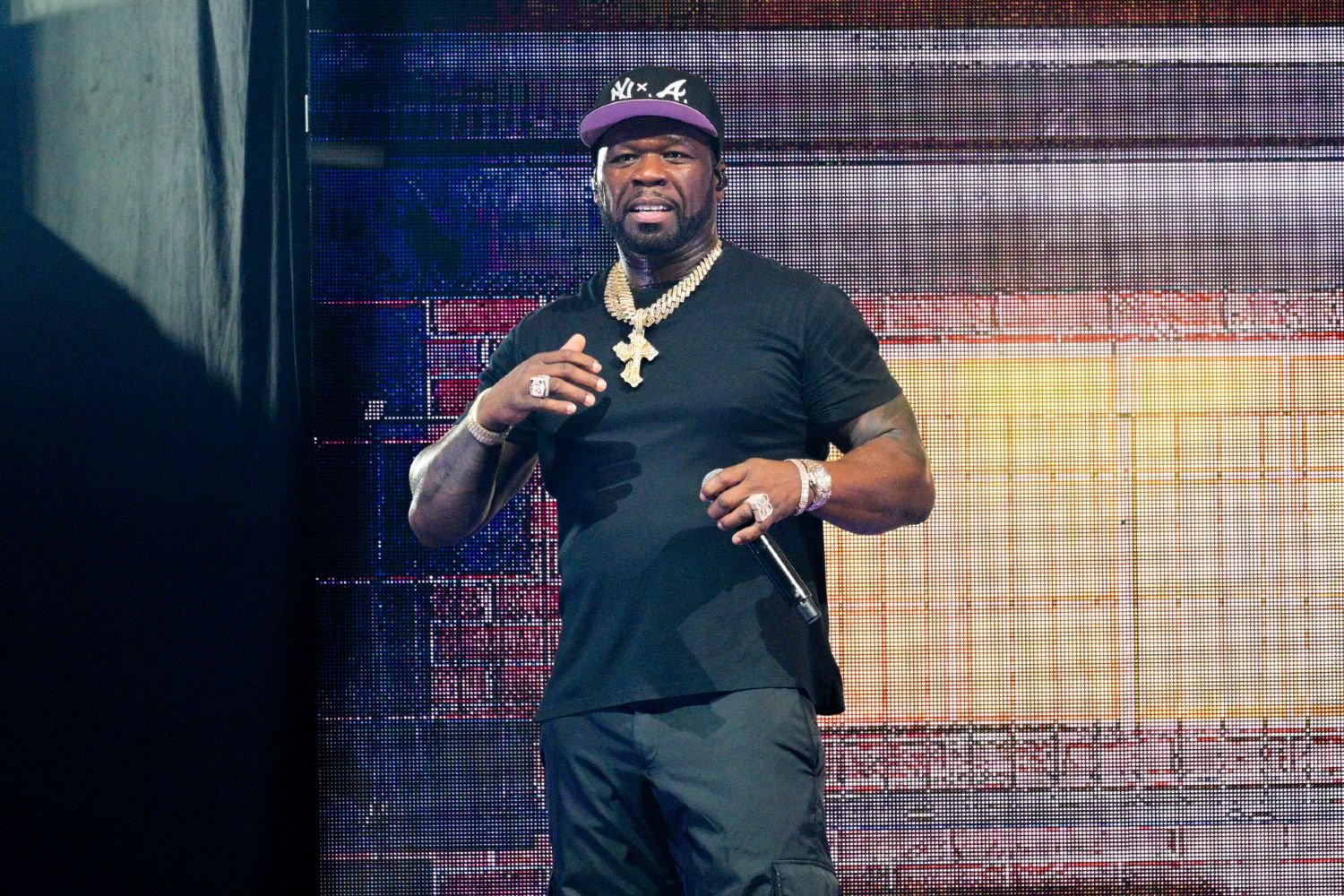 Έξαλλος ο 50 Cent: Πέταξε το μικρόφωνό του από τη σκηνή – Τραυμάτισε γυναίκα