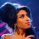 Amy Winehouse: Ο πατέρας της  καλείται να καταβάλει σχεδόν 1 εκατ. λίρες σε δύο φίλες της