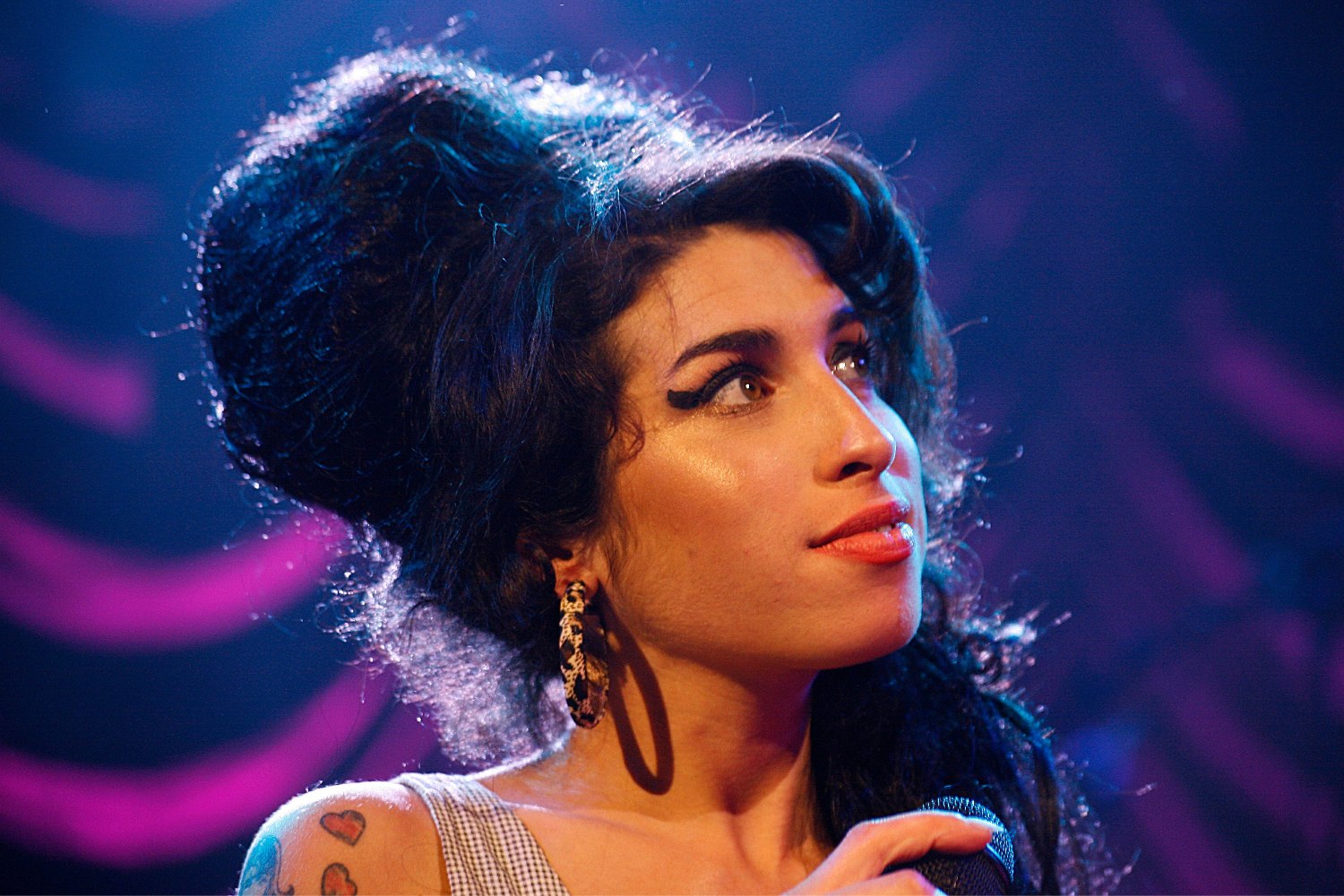 Amy Winehouse: Ο πατέρας της  καλείται να καταβάλει σχεδόν 1 εκατ. λίρες σε δύο φίλες της