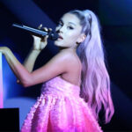 Η Ariana Grande κόβει κάθε δεσμό με τον Scooter Braun