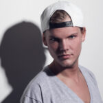 Το «True» του Avicii γιορτάζει τη 10η επέτειό του με ακυκλοφόρητο υλικό