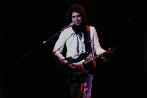 Ο Bob Dylan ανοίγει τα αρχεία του «The Rolling Thunder Revue: The 1976 Live Recordings» με ένα θηριώδες box set 39 δίσκων